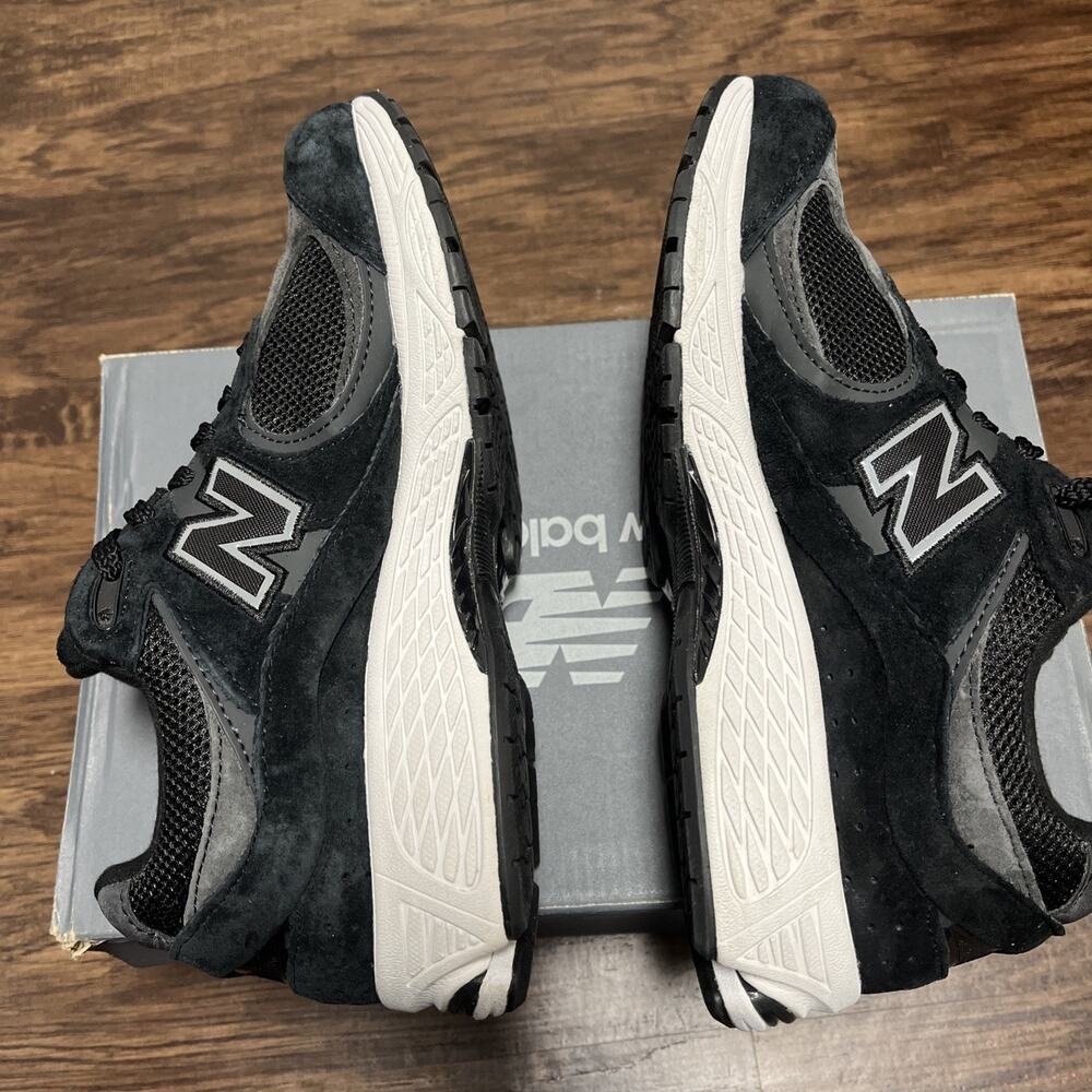 New Balance 2002R Women’s Black Gunmetal FLAWLESS Size 9 - Picture 6 of 8